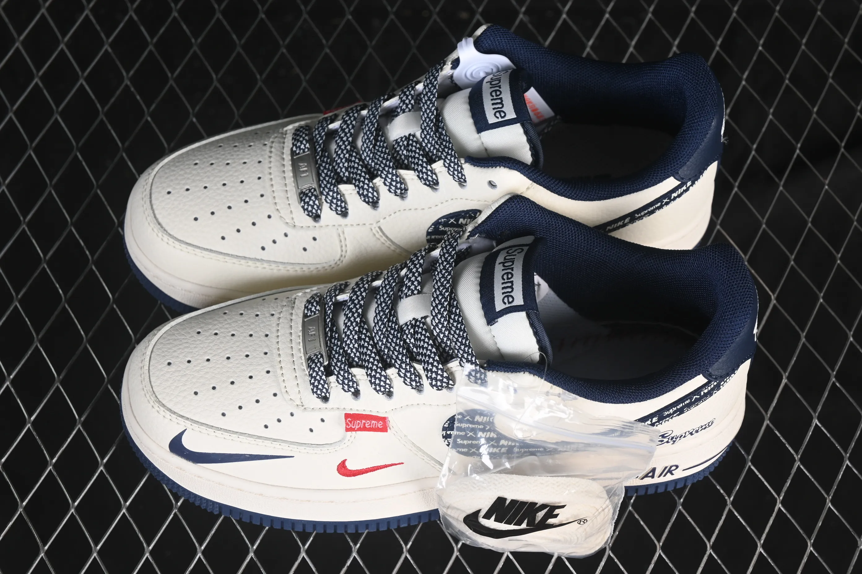 All categories Nk Air Force 1 Air Force series Nk Air Force 1 Low Air Force low top Nike Air Force 1'07 Low joint off-white camouflage red and blue hook Air Force 1 low-top casual sneakers XD2588-609